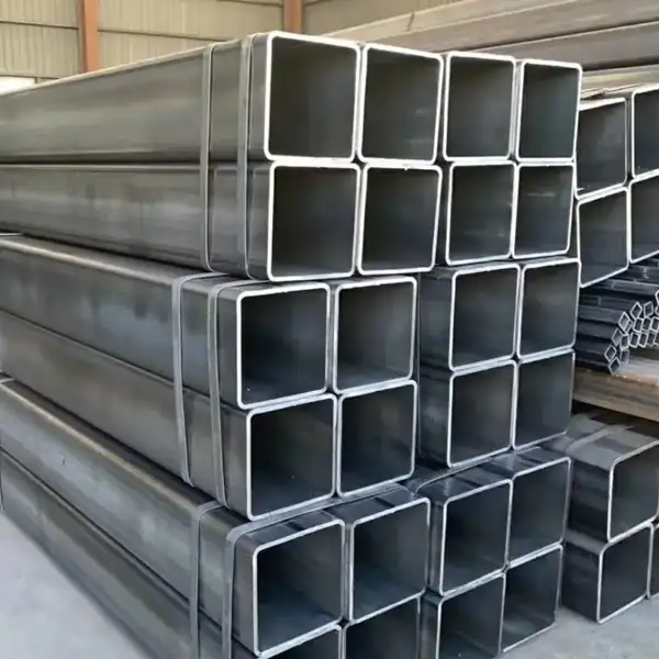 أنبوب صلب مربع