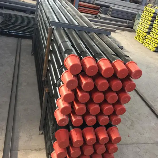 أنبوب الحفر ثقيل ، أنبوب سلس يوفر الدوران لتدوير سائل الحفر. يساعد الأنبوب على ضخ سائل الحفر في الحلقة.