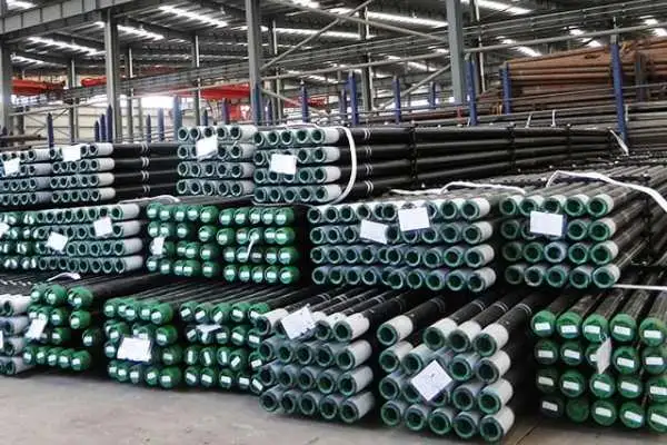 This article focuses on two steel pipe types commonly used as raw materials for oil casing: seamless casing pipes and ERW casing pipes.